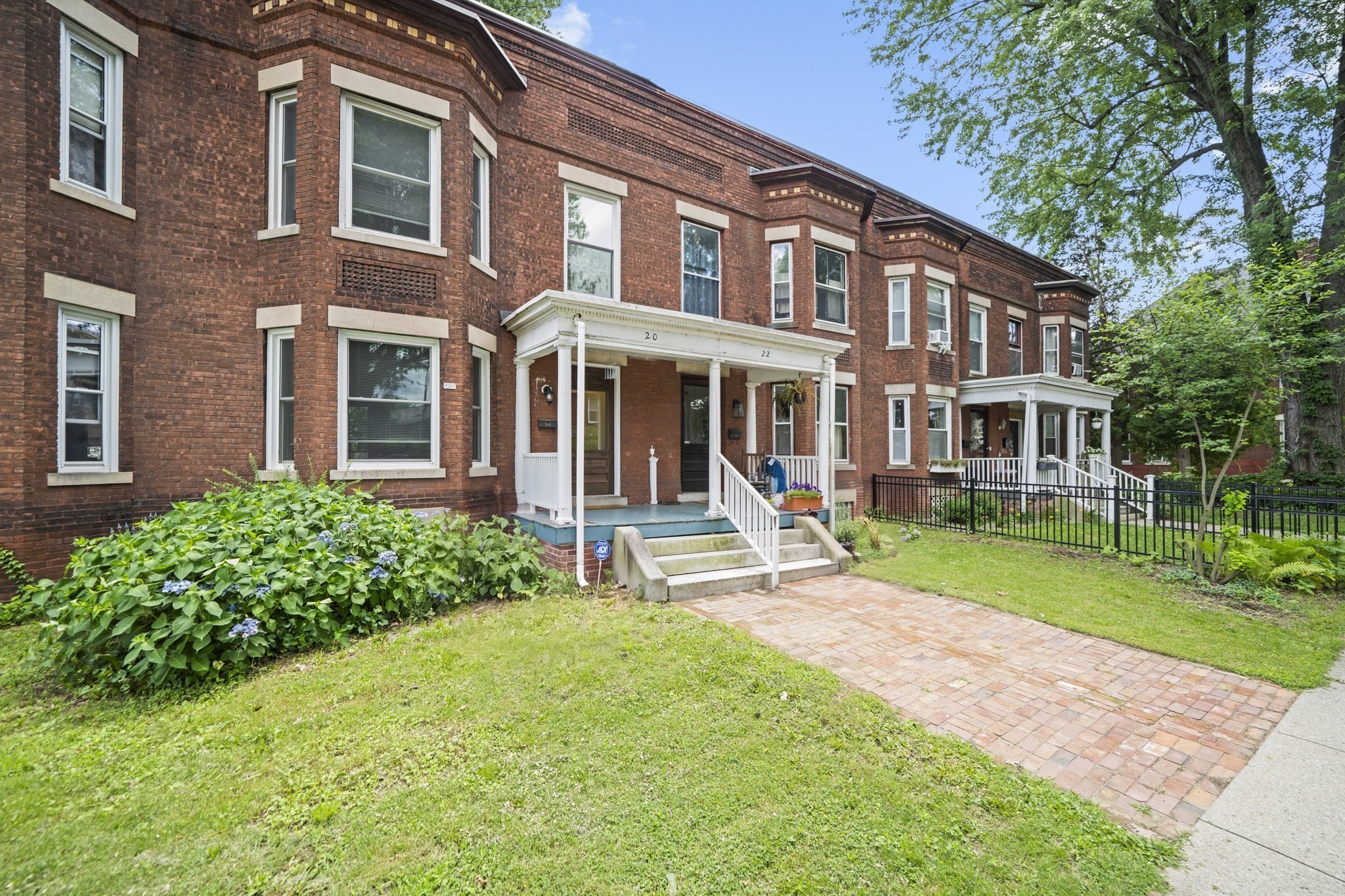 20 Linden St Property Photo 1