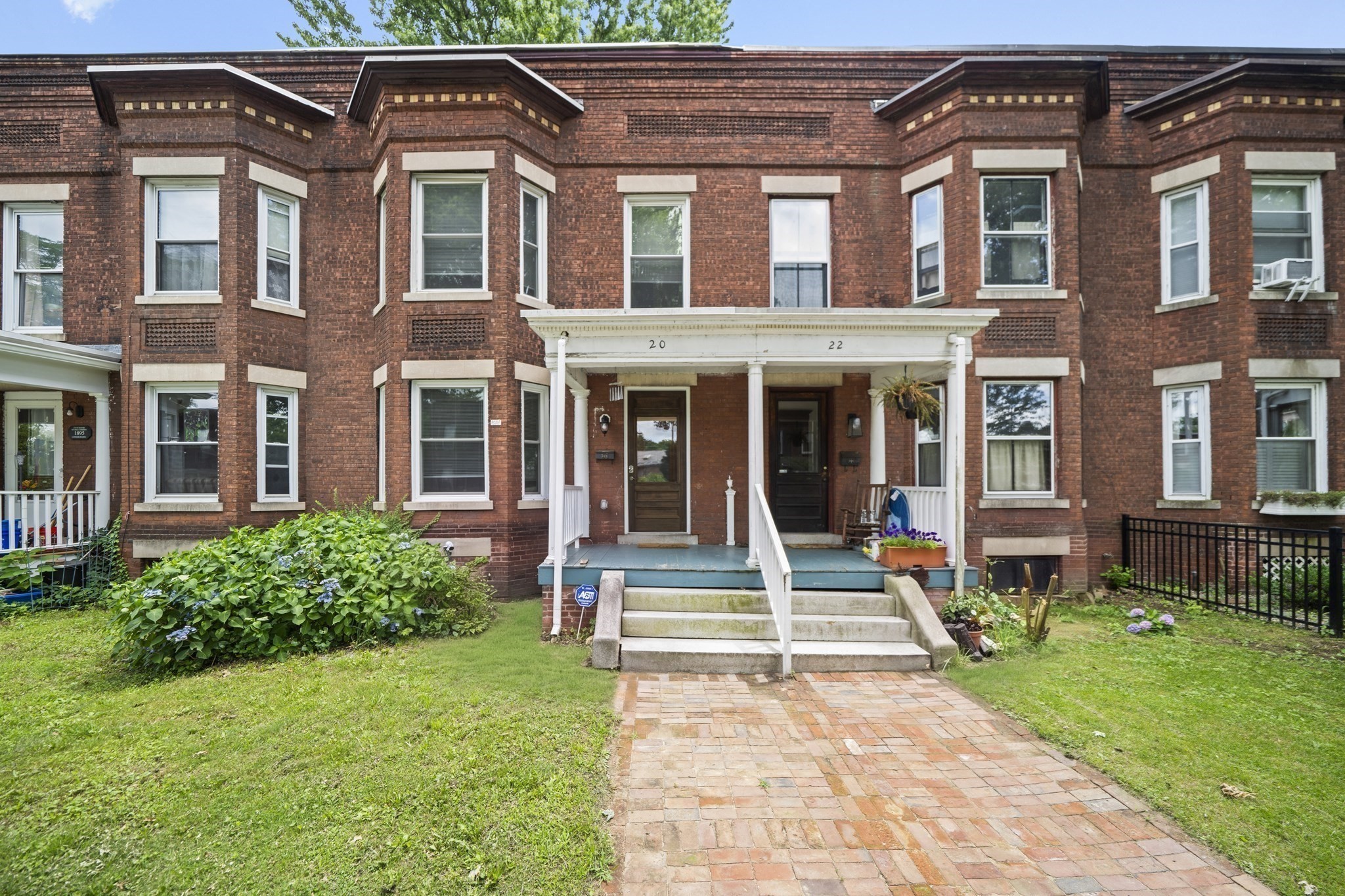20 Linden St Property Photo 2