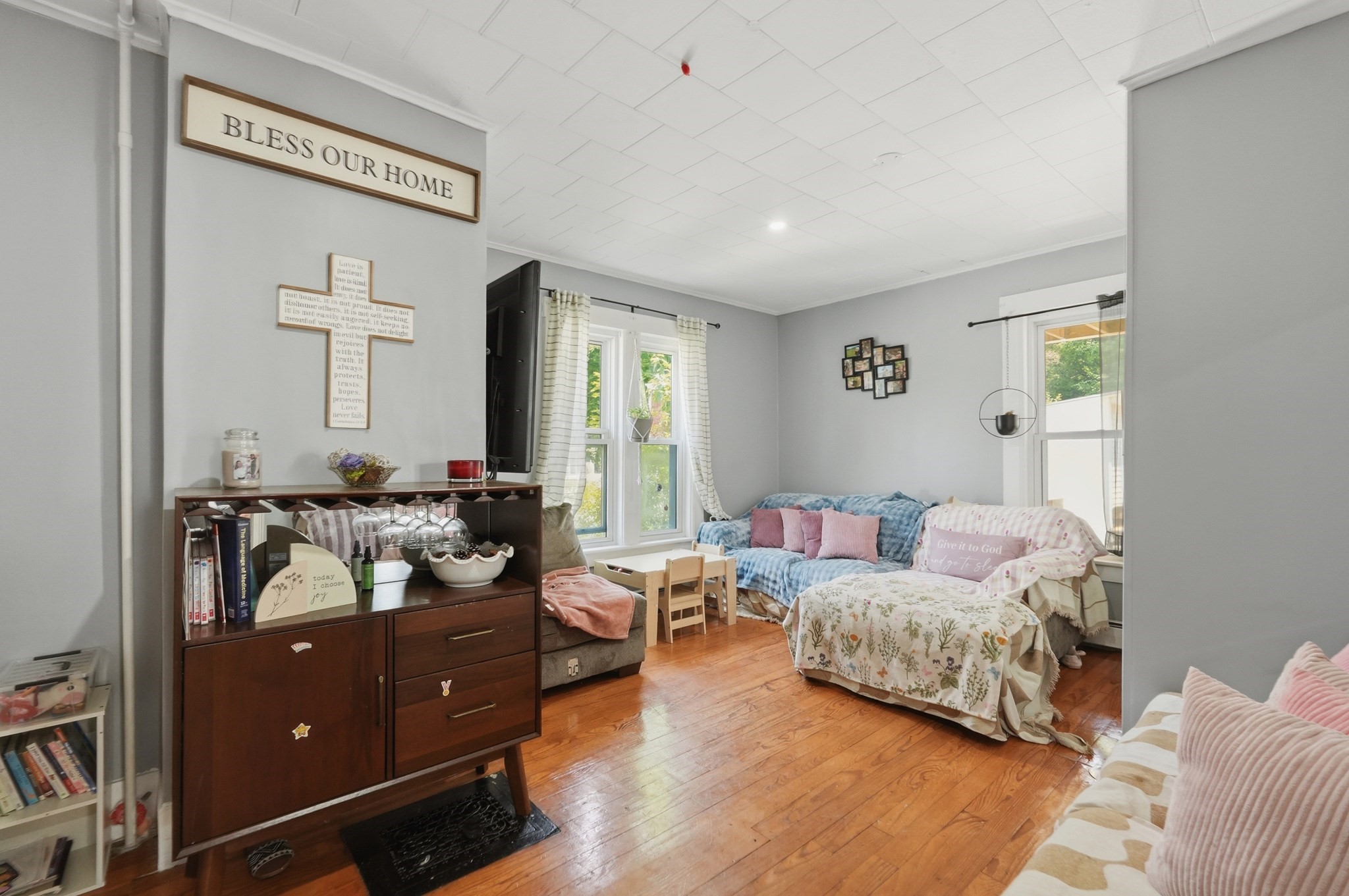 148 Sanders St Property Photo 4