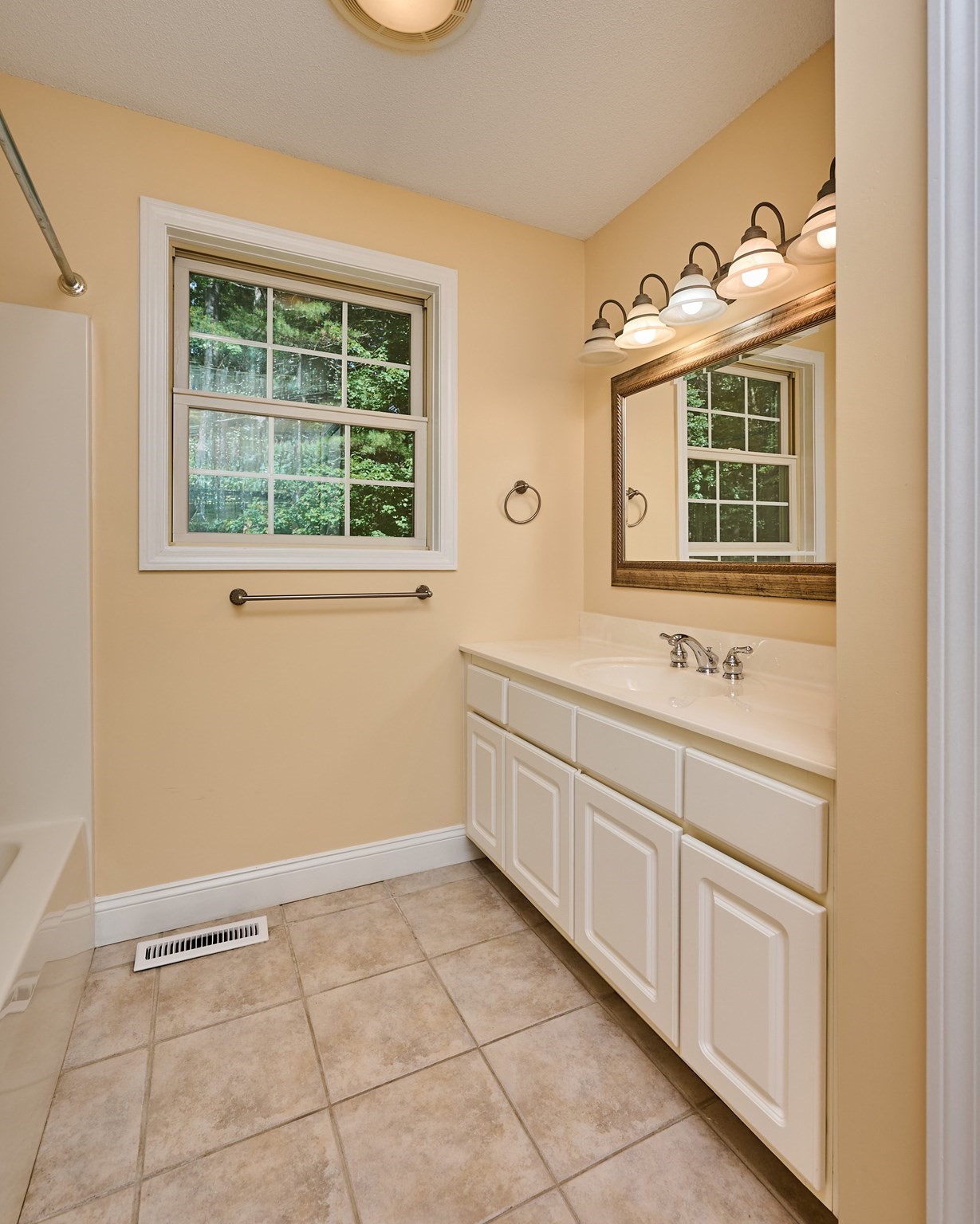 169 Aldrich St Property Photo 28