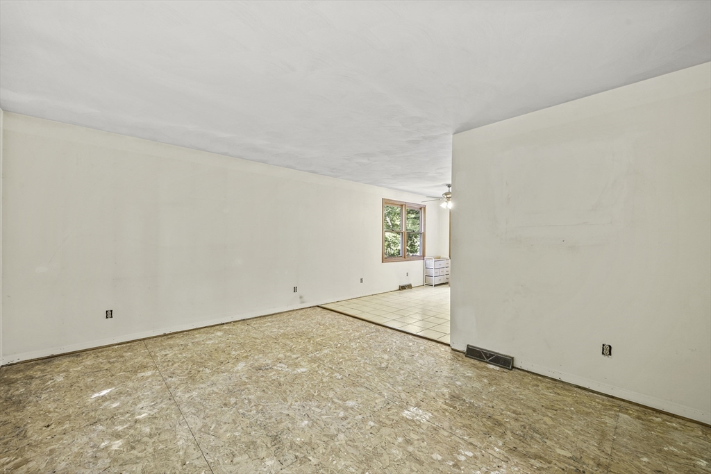 800 Town Farm Rd Property Photo 12