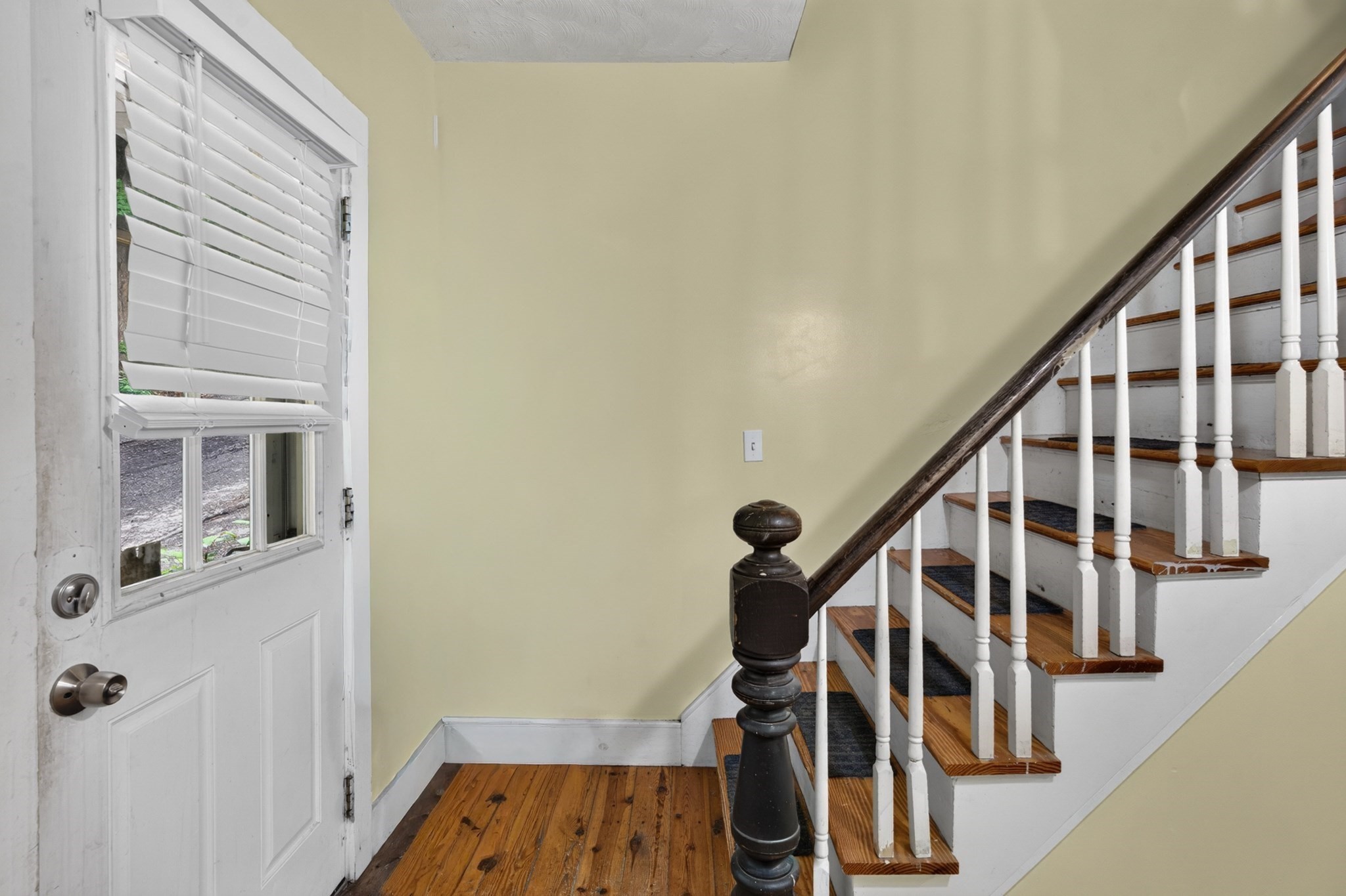 10 Burnett Property Photo 6