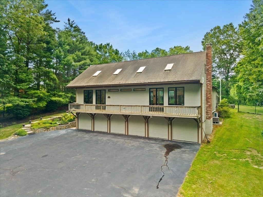 10 Kathy Ln Property Photo 2