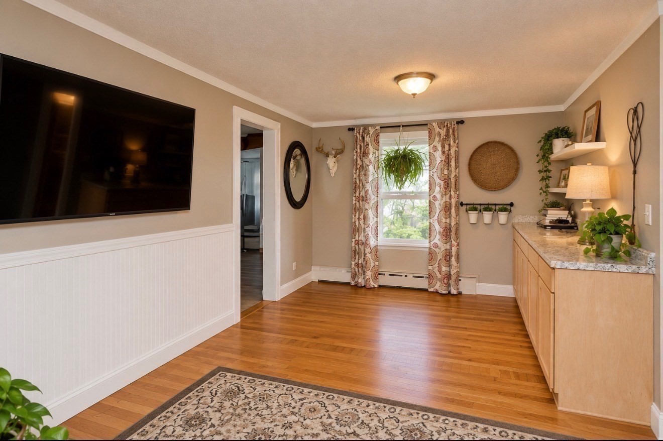 35 Pinehurst St Property Photo 8