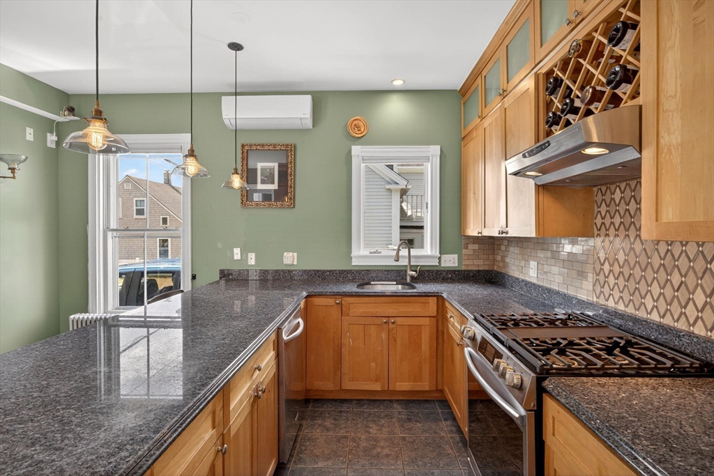 164 Commercial Street Property Photo 8