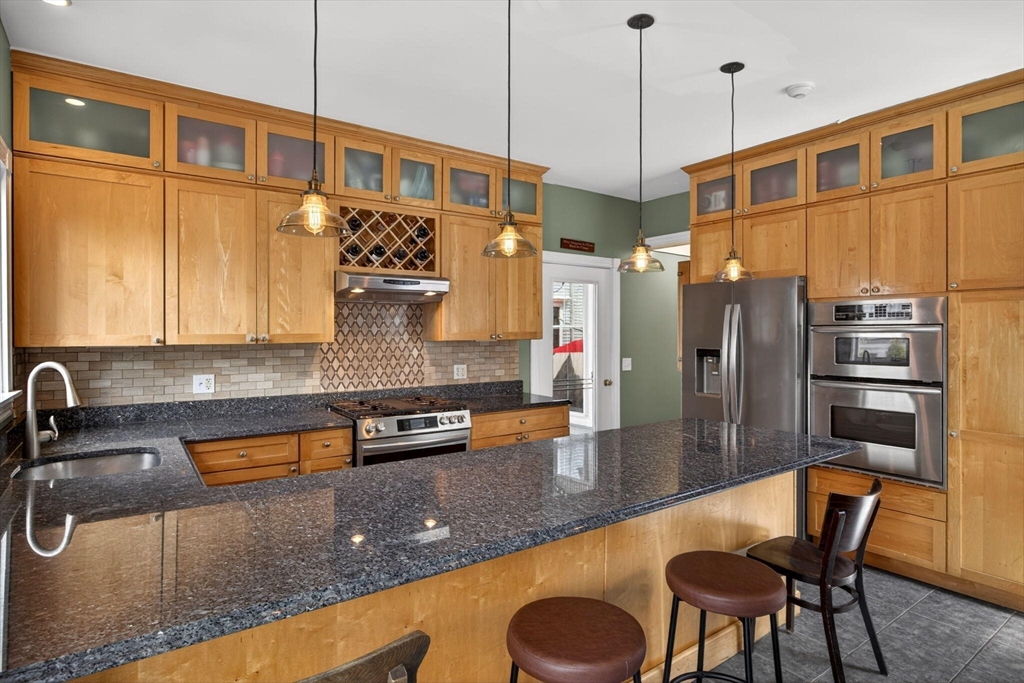 164 Commercial Street Property Photo 9