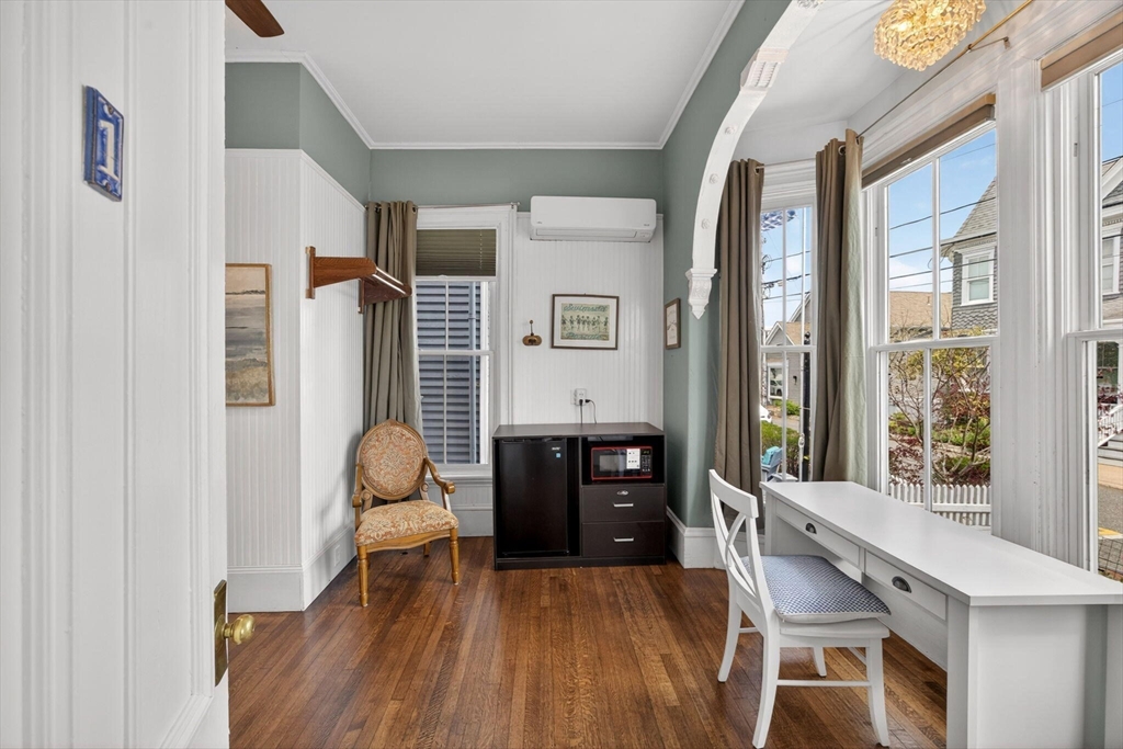 164 Commercial Street Property Photo 11