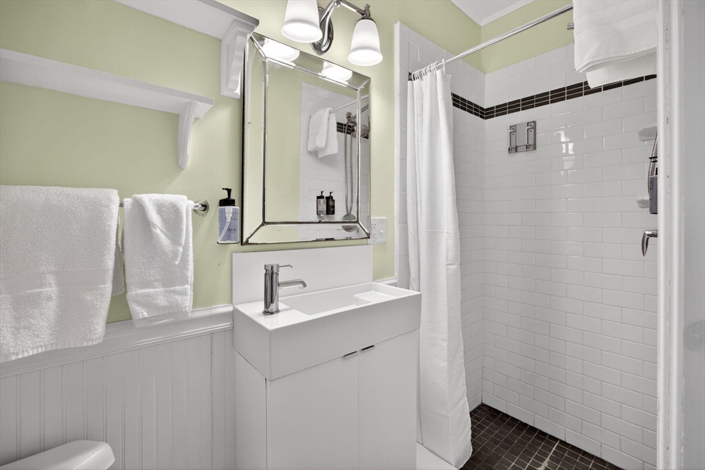 164 Commercial Street Property Photo 14