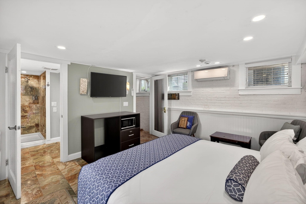 164 Commercial Street Property Photo 16