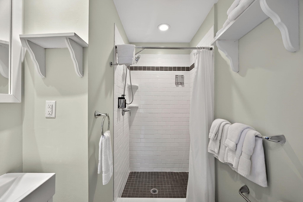 164 Commercial Street Property Photo 24