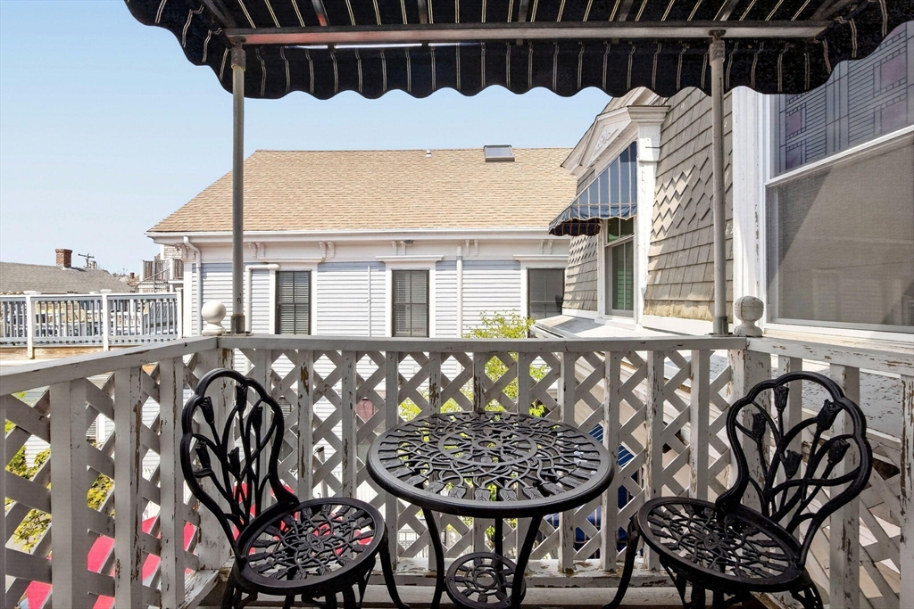 164 Commercial Street Property Photo 27