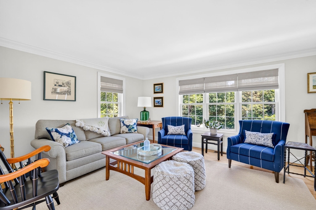 7 Ledgemont Ln Property Photo 6