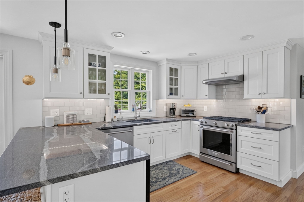 7 Ledgemont Ln Property Photo 9