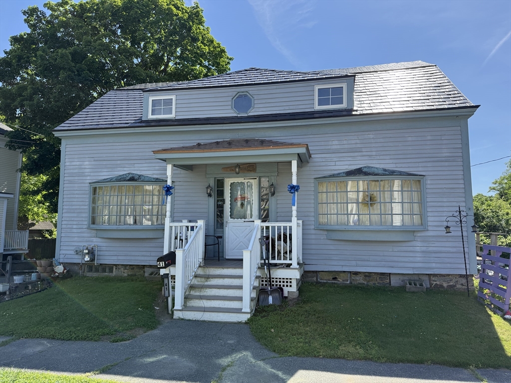 41 E Main St Property Photo 1