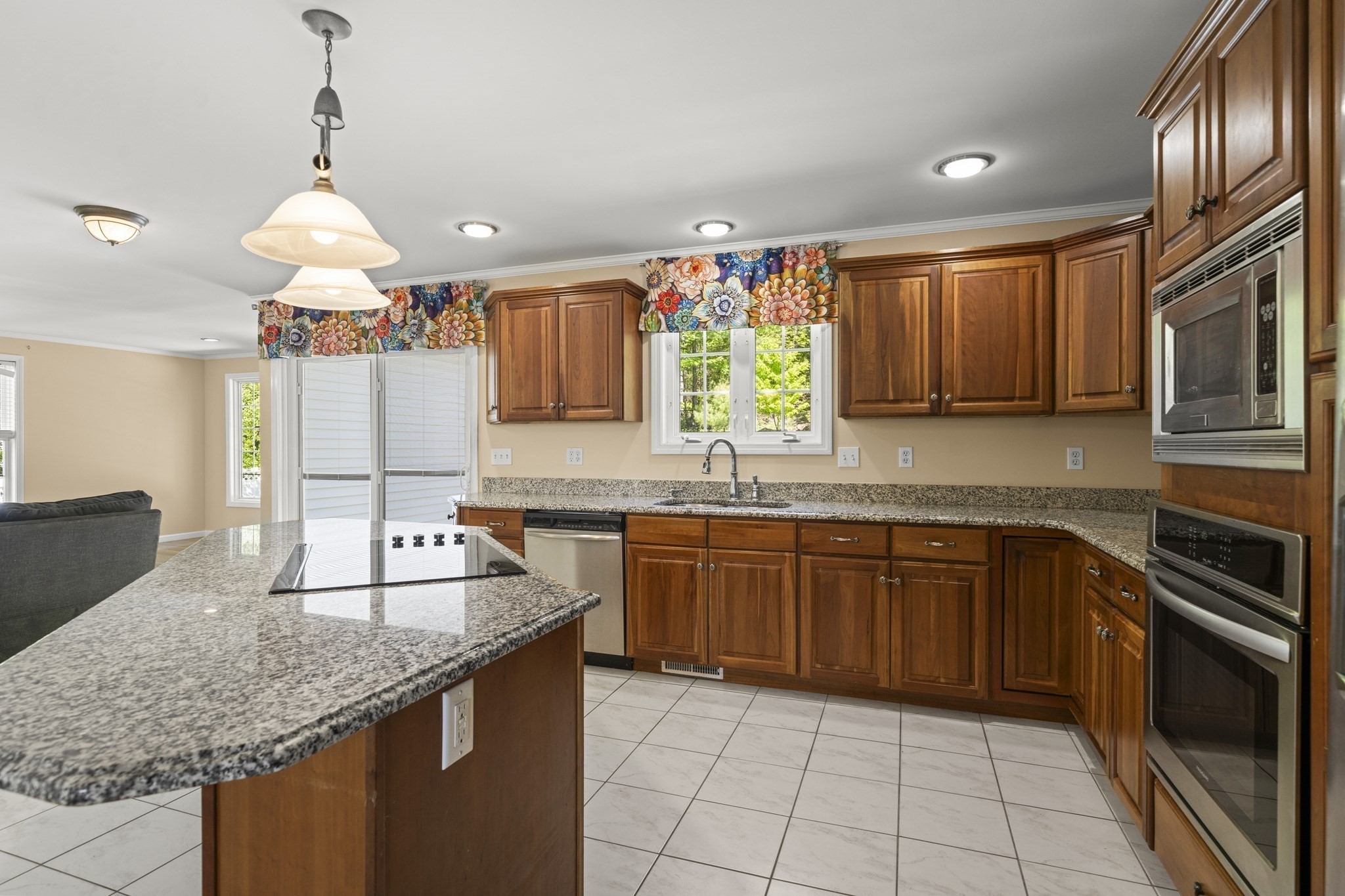 1507 E Mountain Rd Property Photo 4