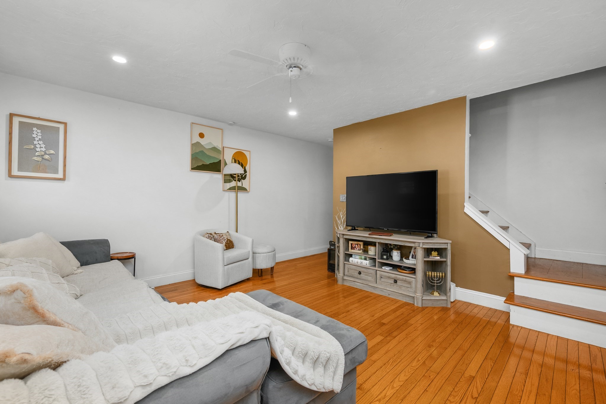 300 Falmouth Rd # 9e Property Photo 8