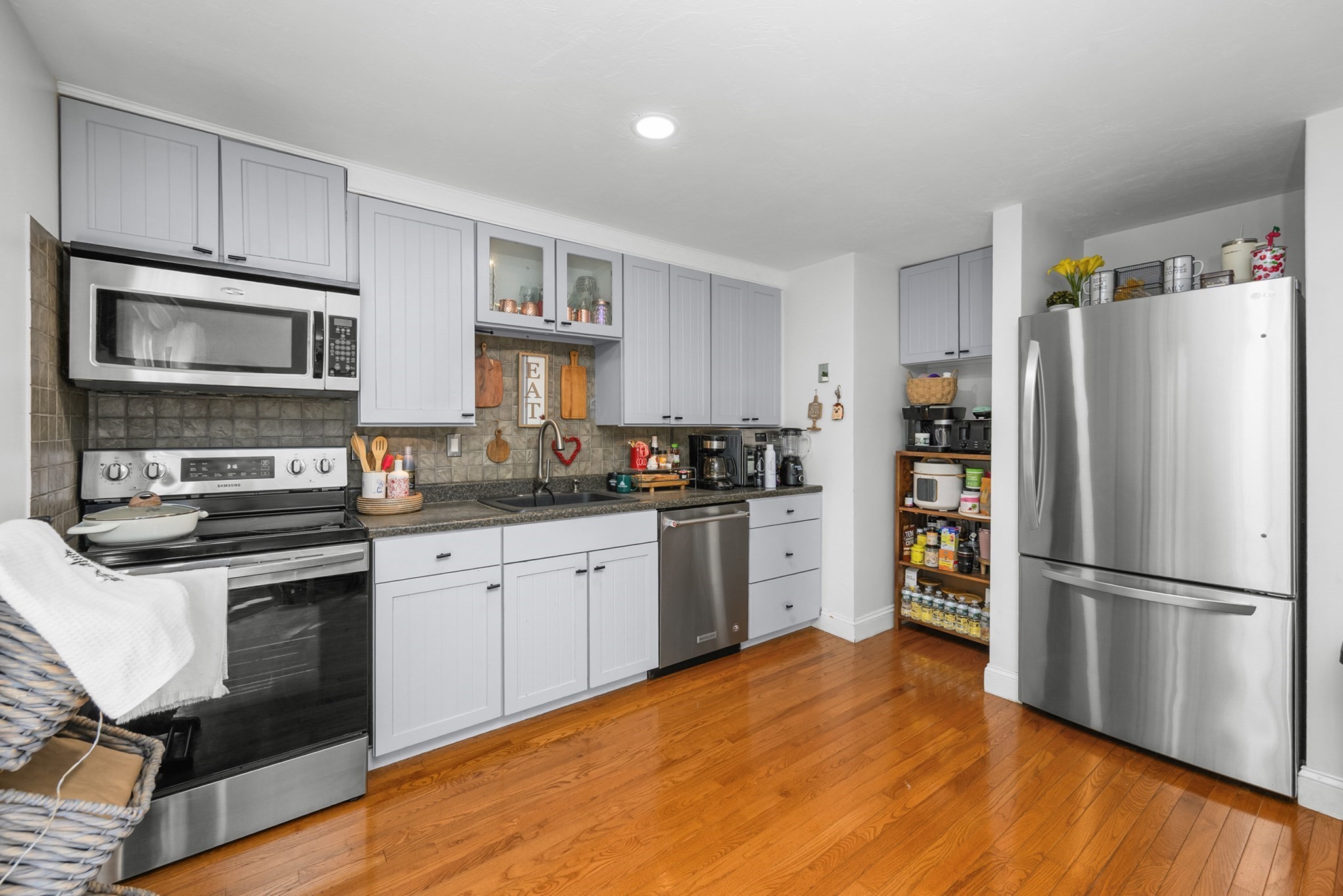 300 Falmouth Rd # 9e Property Photo 12