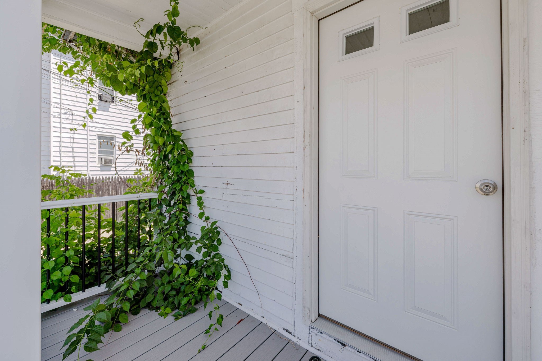 154 Mott St Property Photo 4