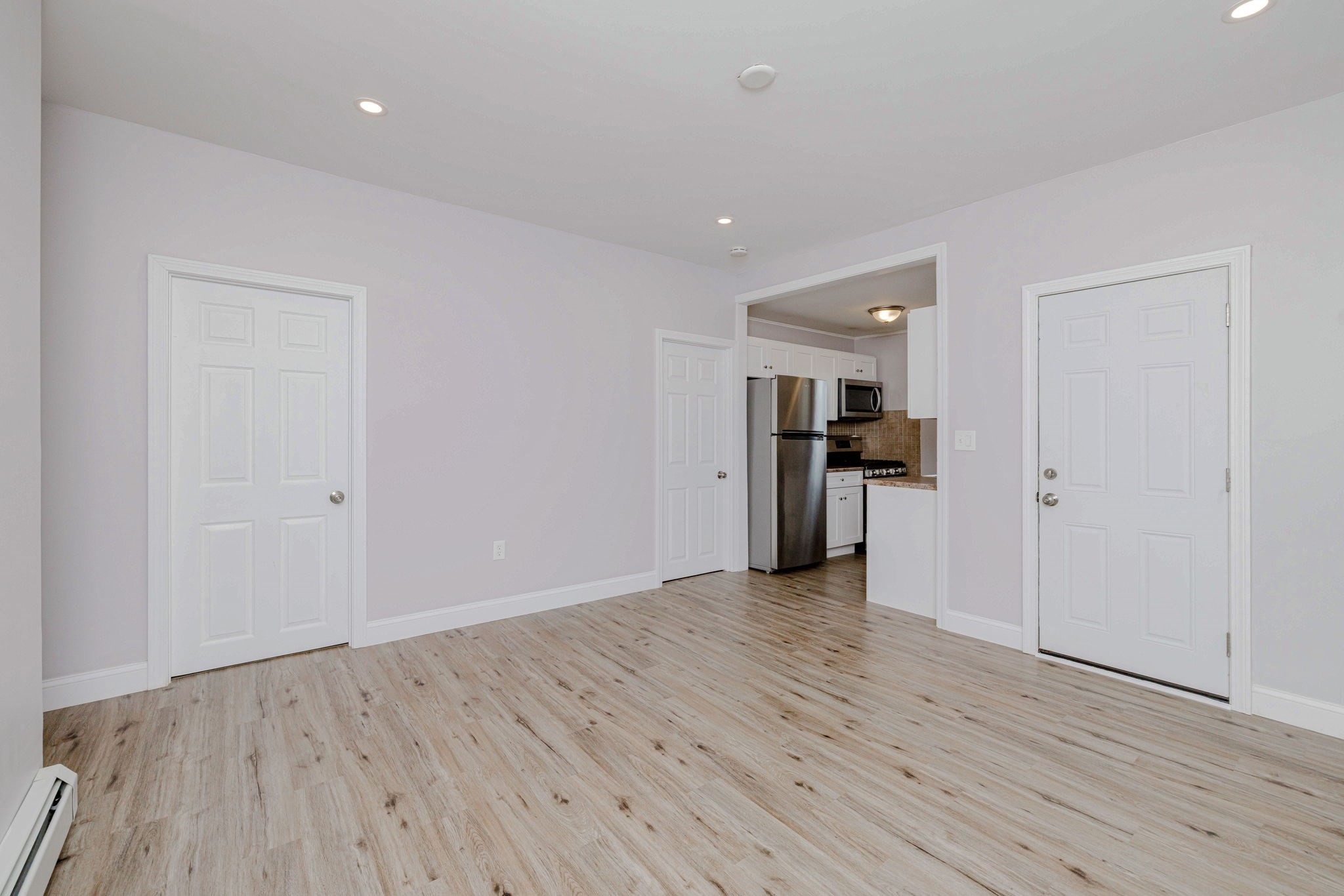 154 Mott St Property Photo 9