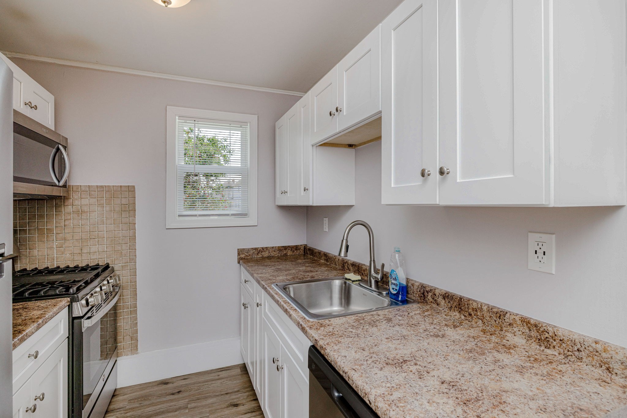 154 Mott St Property Photo 10