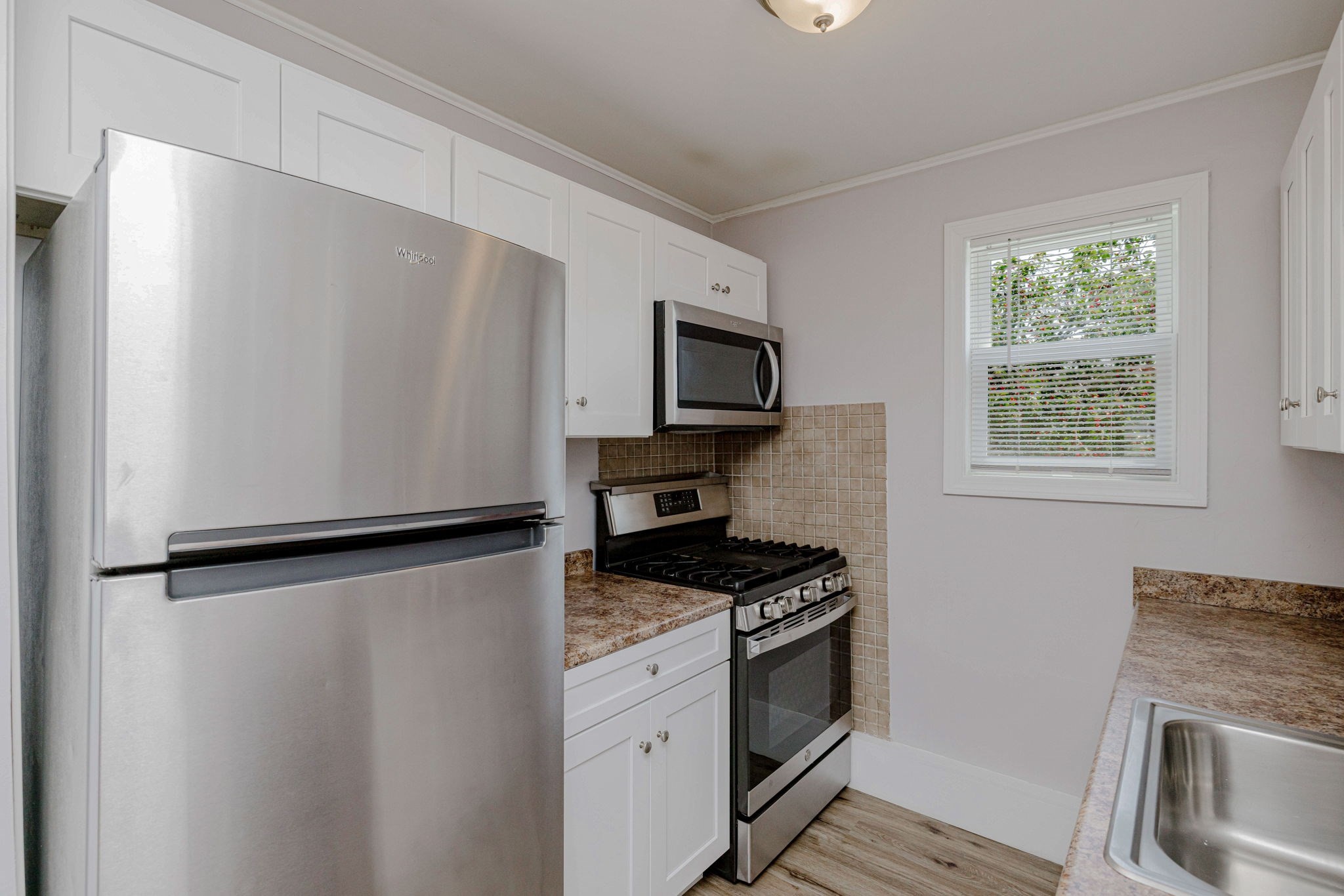 154 Mott St Property Photo 11