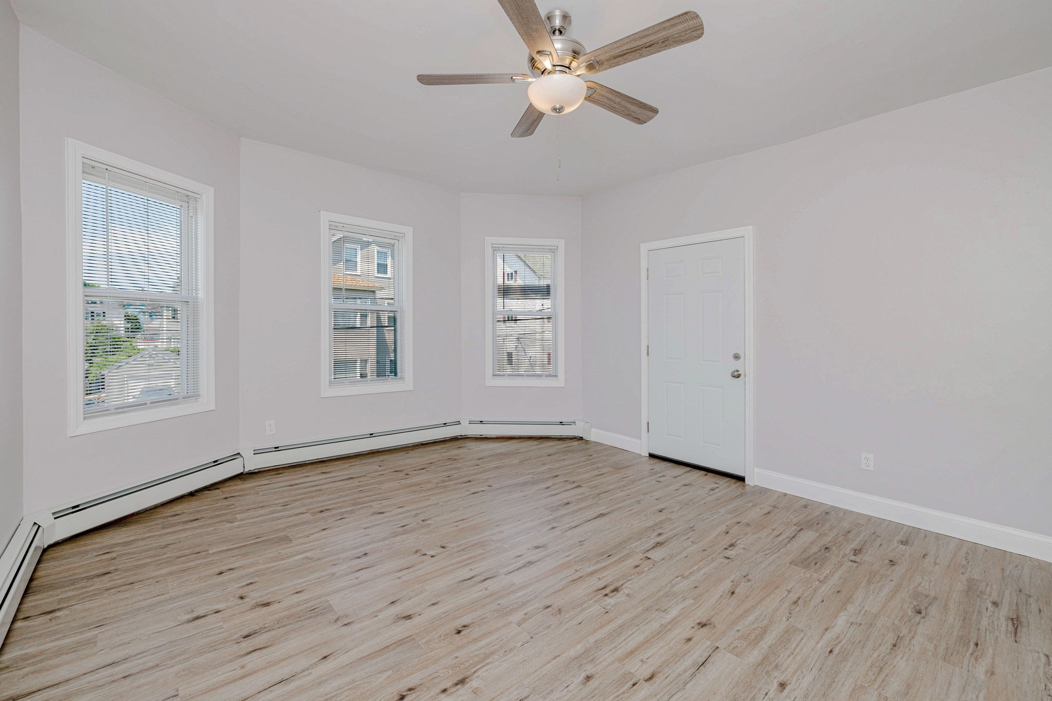 154 Mott St Property Photo 18
