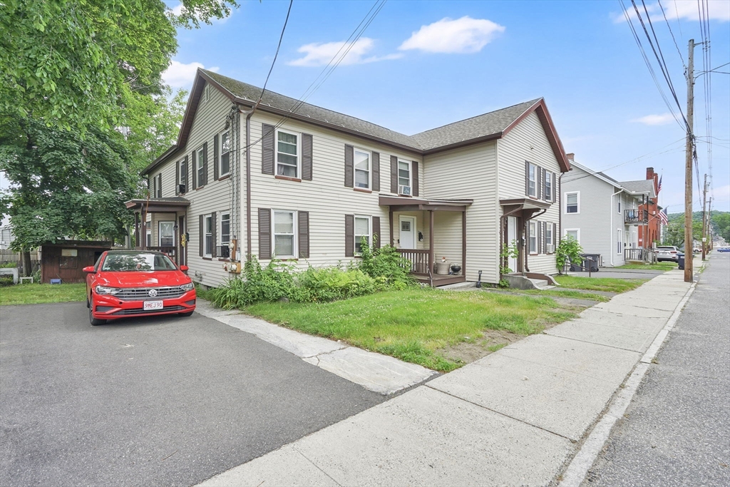 1061-1063 Pleasant St Property Photo 4