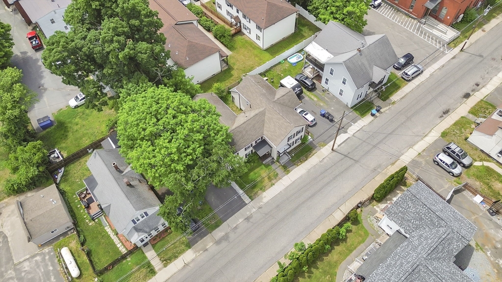 1061-1063 Pleasant St Property Photo 8