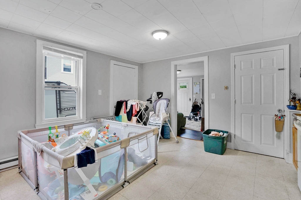1061-1063 Pleasant St Property Photo 11