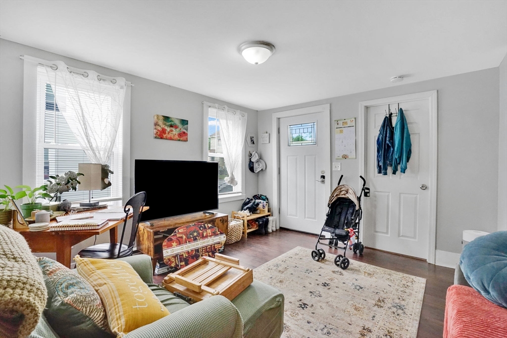1061-1063 Pleasant St Property Photo 15