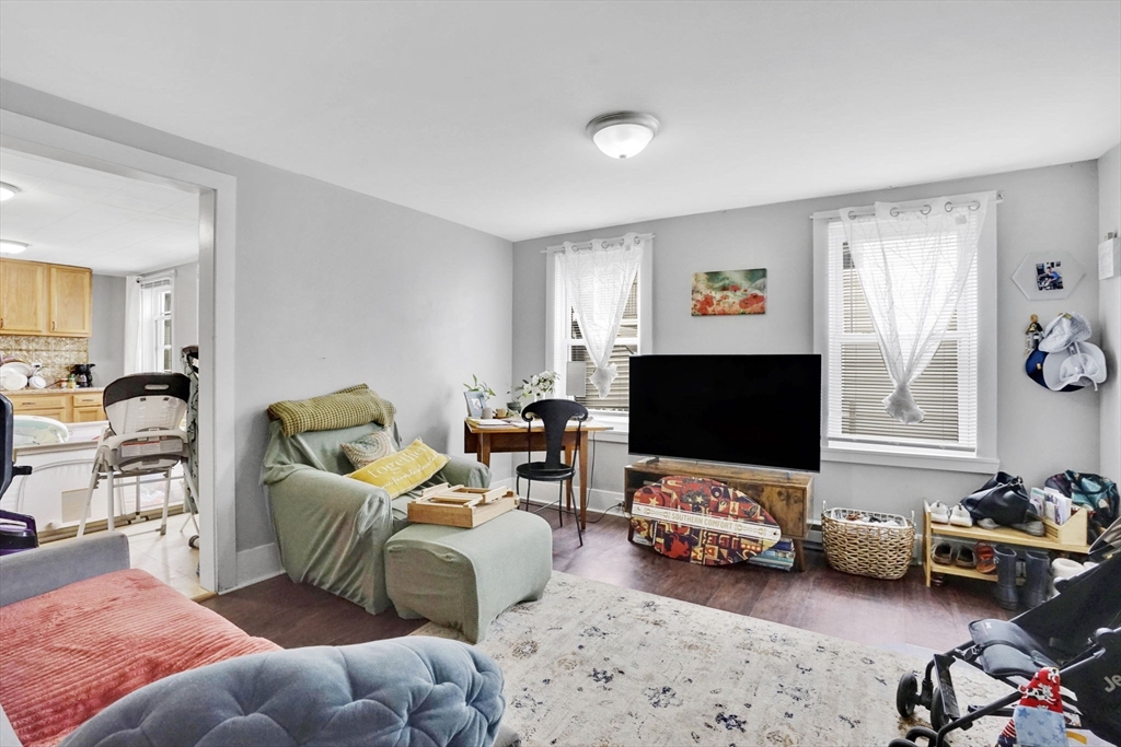 1061-1063 Pleasant St Property Photo 18