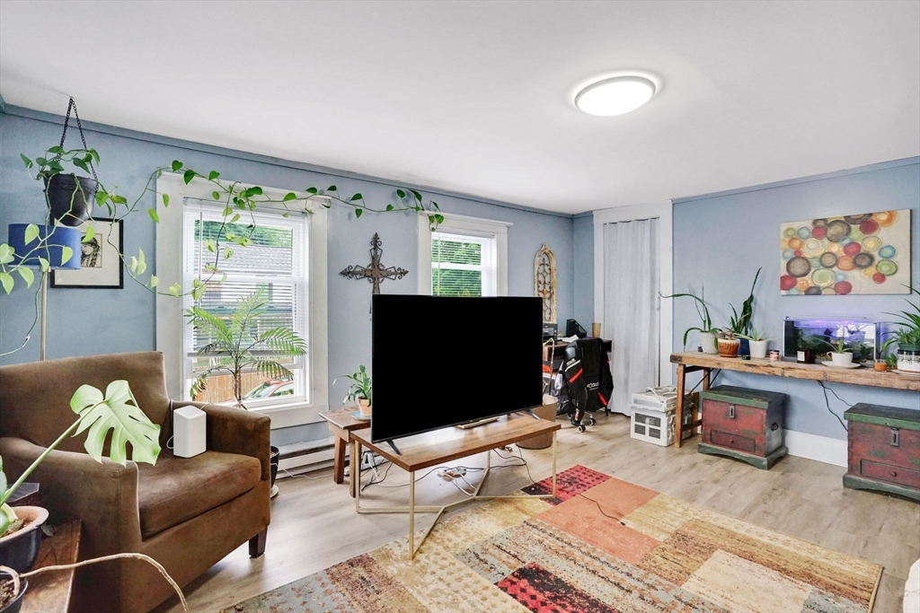 1061-1063 Pleasant St Property Photo 19