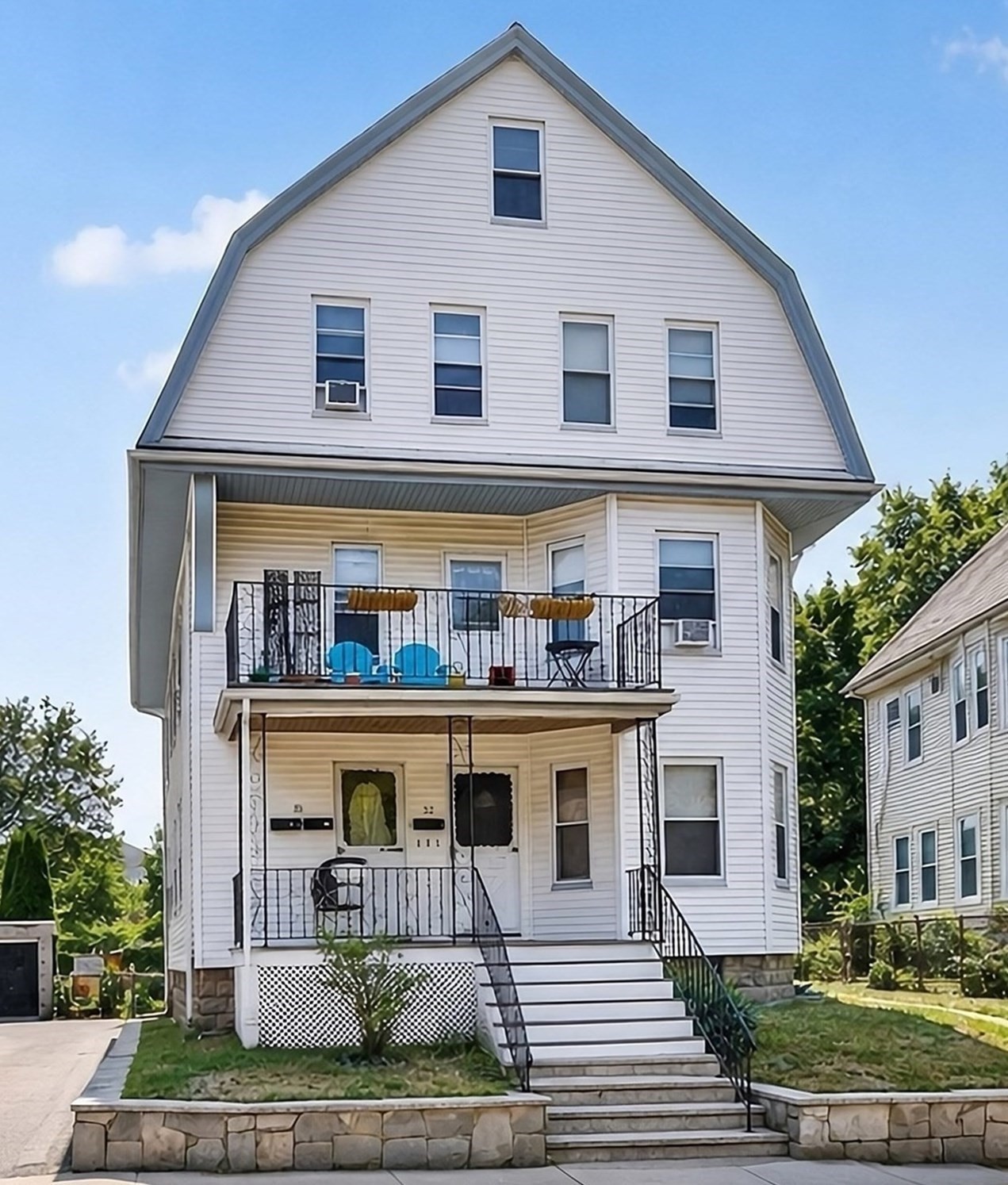 30 Clarendon Ave Property Photo 1