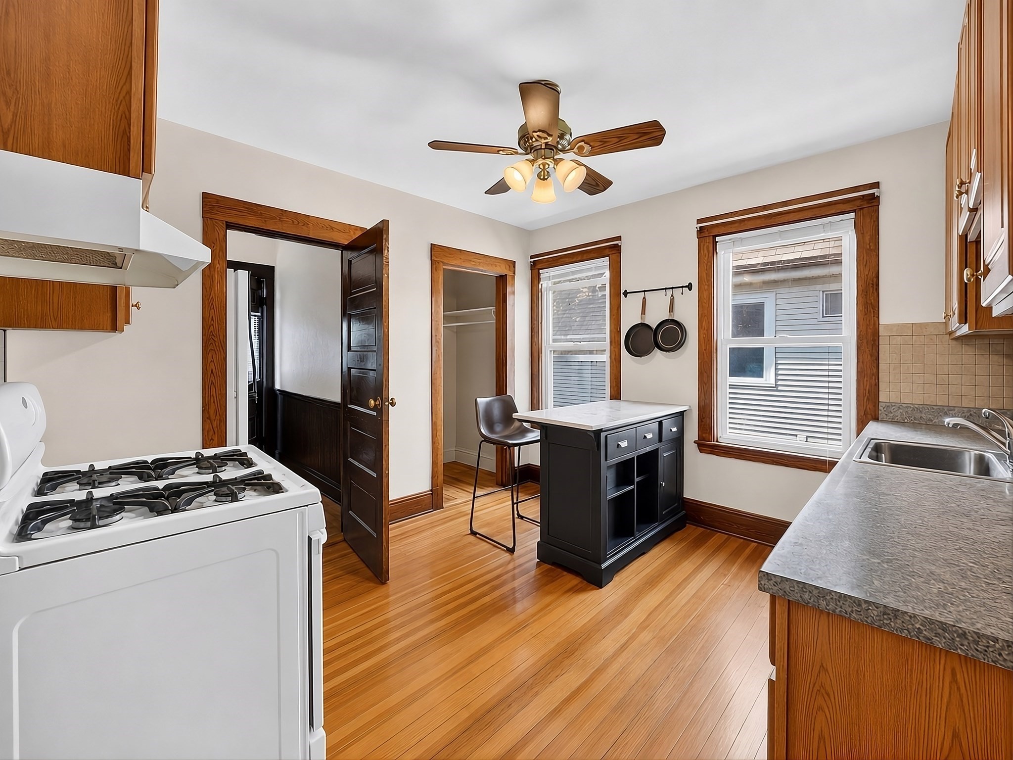 30 Clarendon Ave Property Photo 4