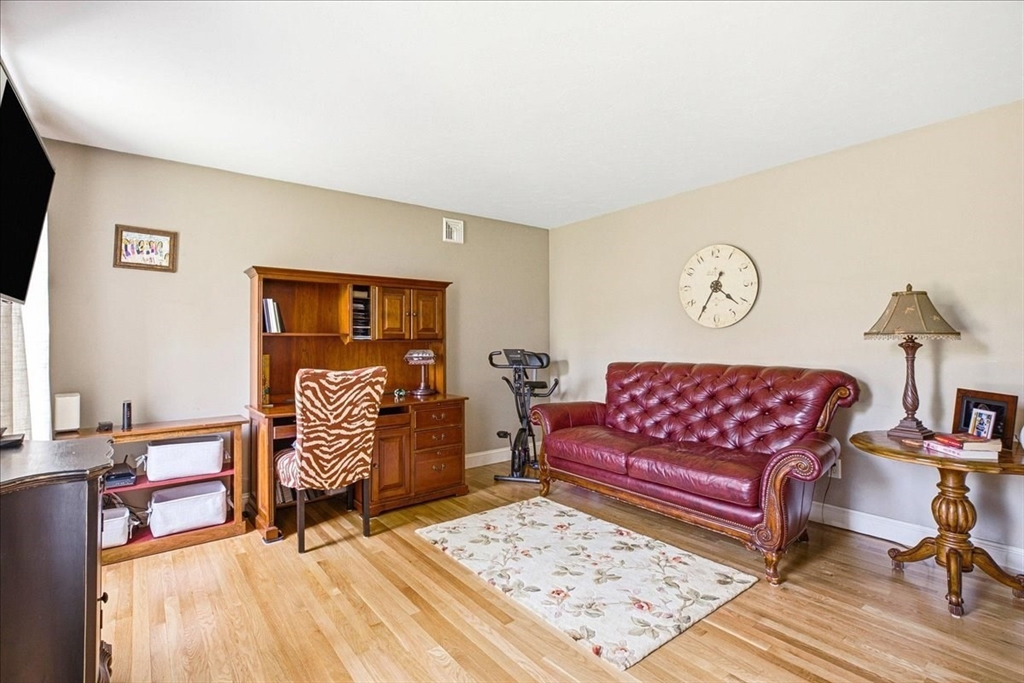 37 Wyndemere Ct Property Photo 6