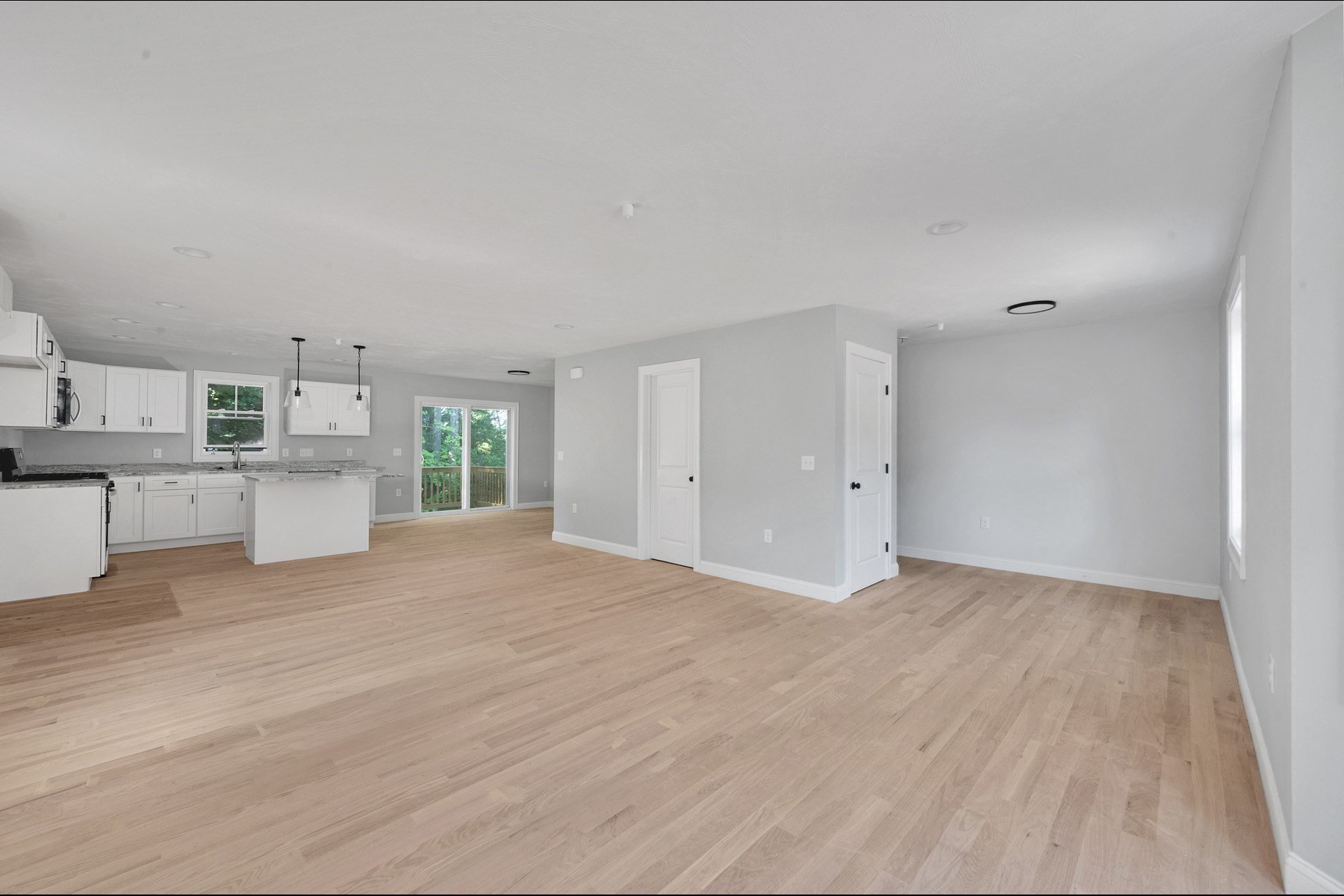 299 Quincy St Property Photo 6