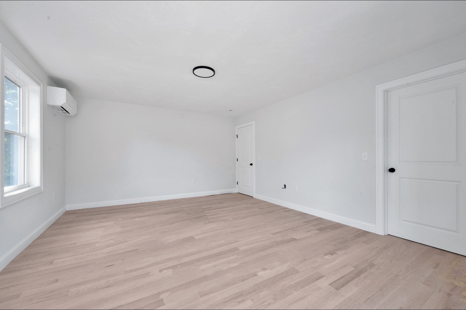 299 Quincy St Property Photo 7