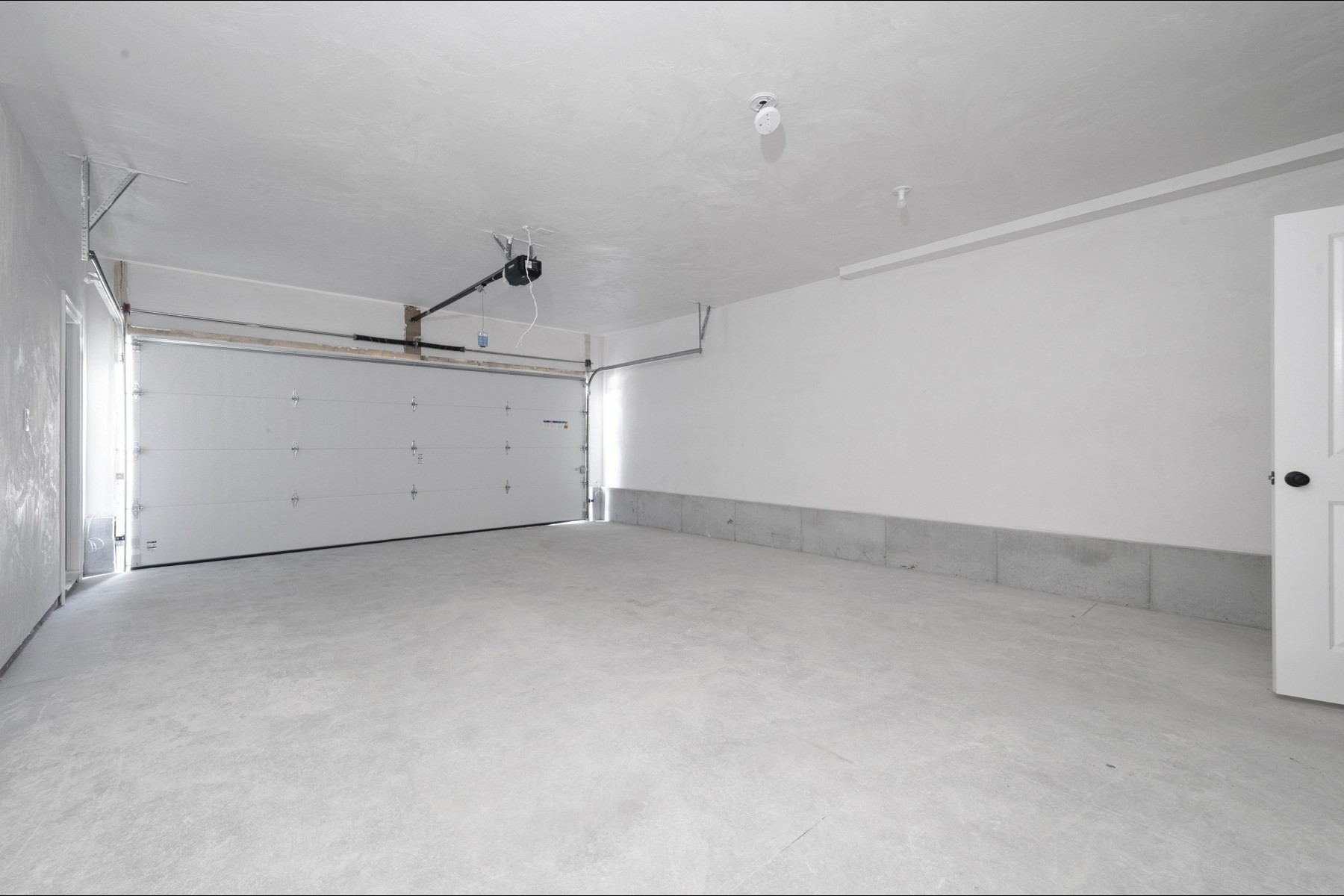 299 Quincy St Property Photo 8