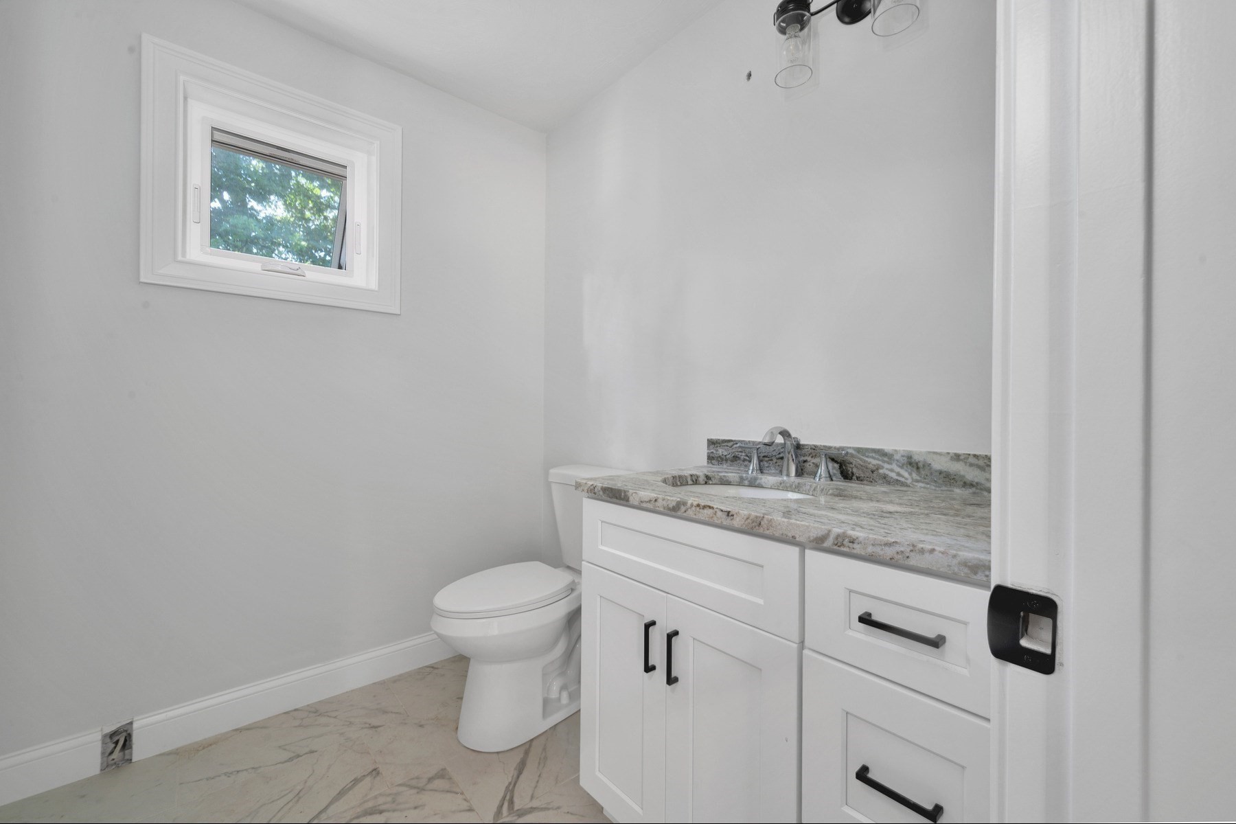 299 Quincy St Property Photo 10