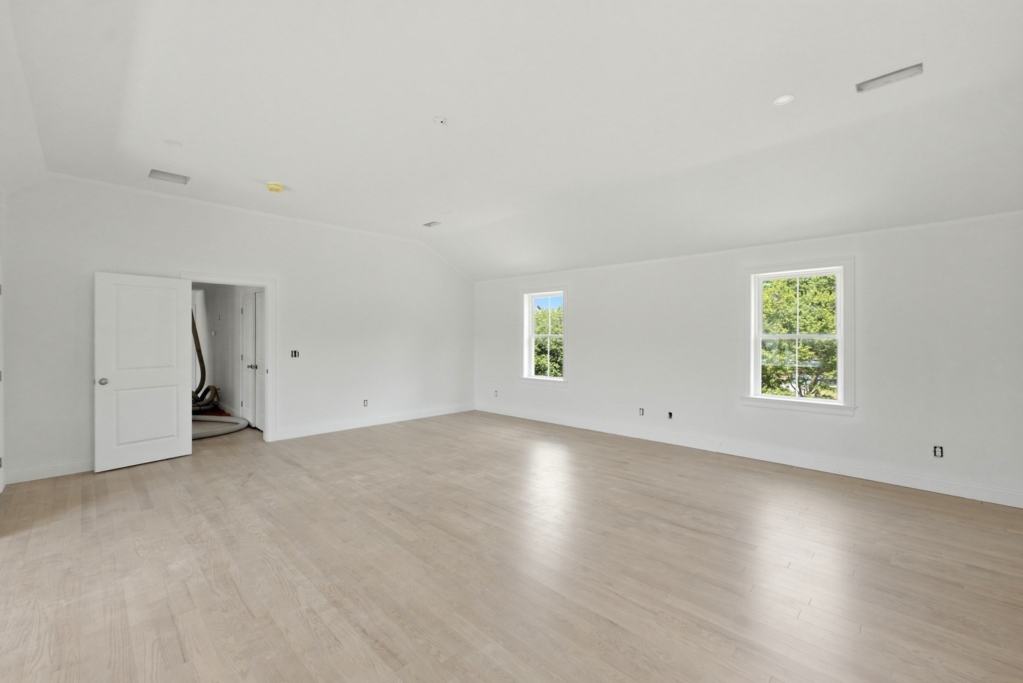 2 Jeffrey Drive Property Photo 27