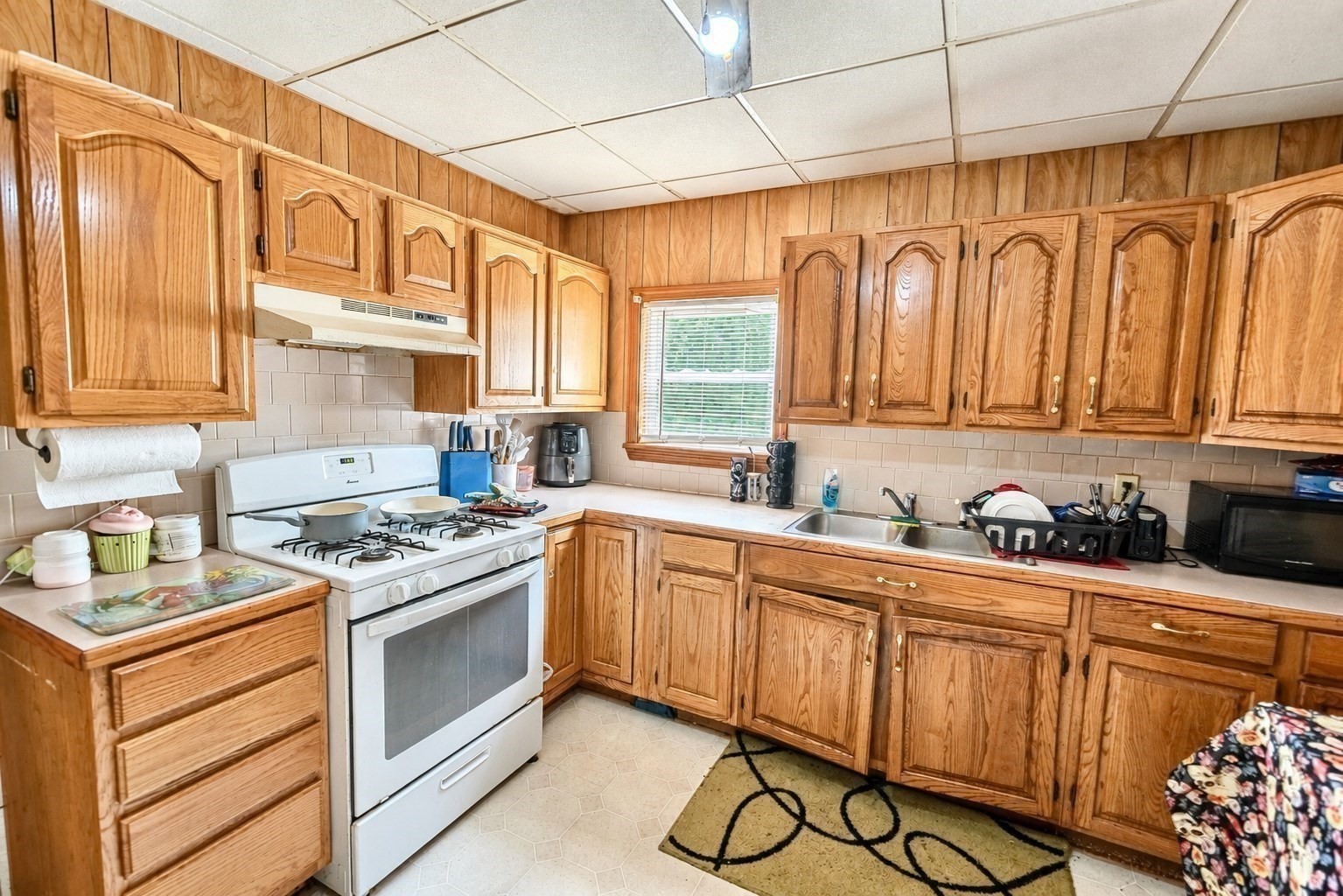 552 Alden St Property Photo 5