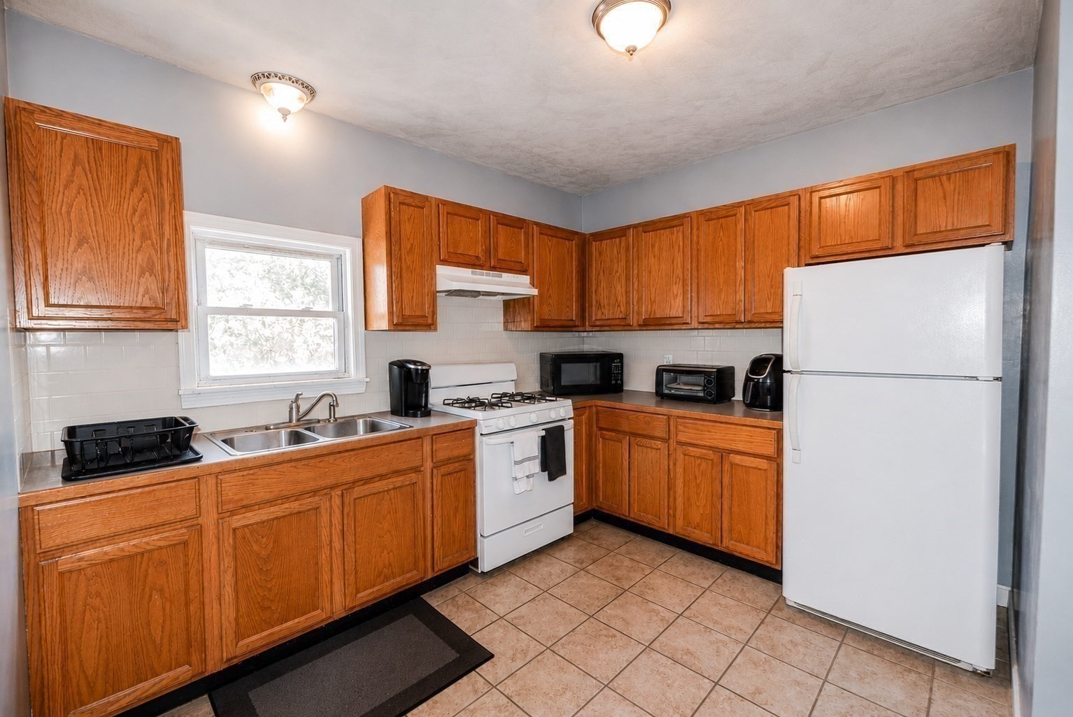 552 Alden St Property Photo 8