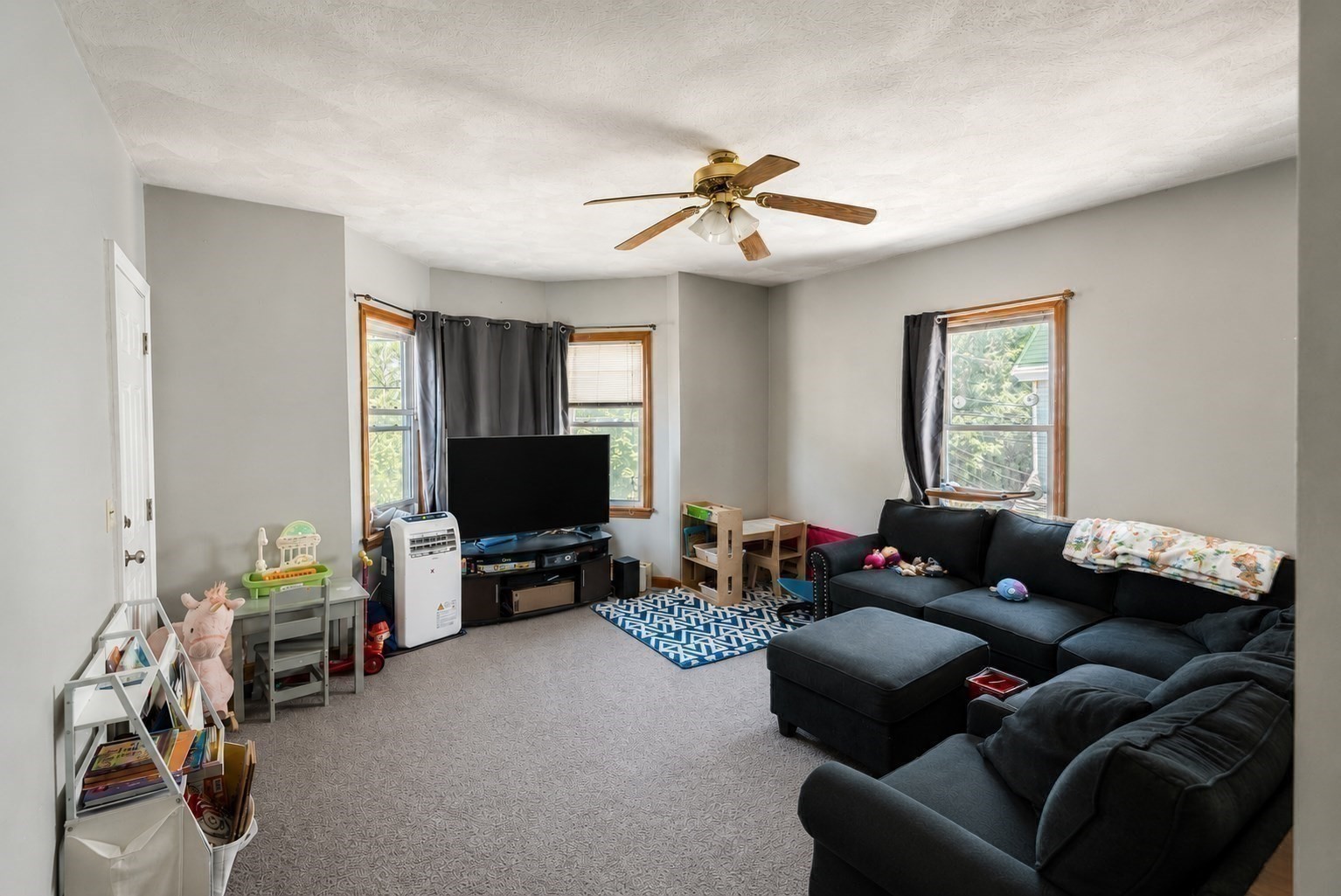 552 Alden St Property Photo 12