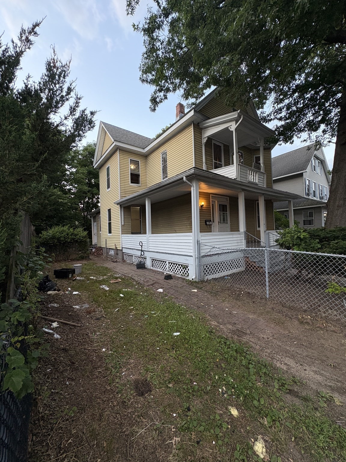 20 Hawthorne St Property Photo 1