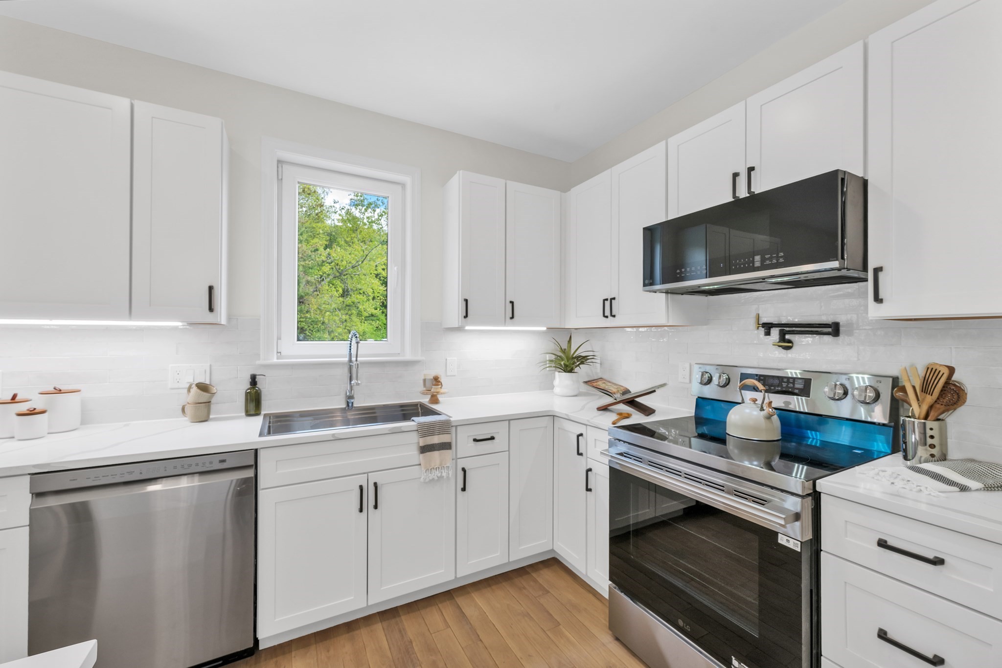 189 Electric Ave # B Property Photo 10