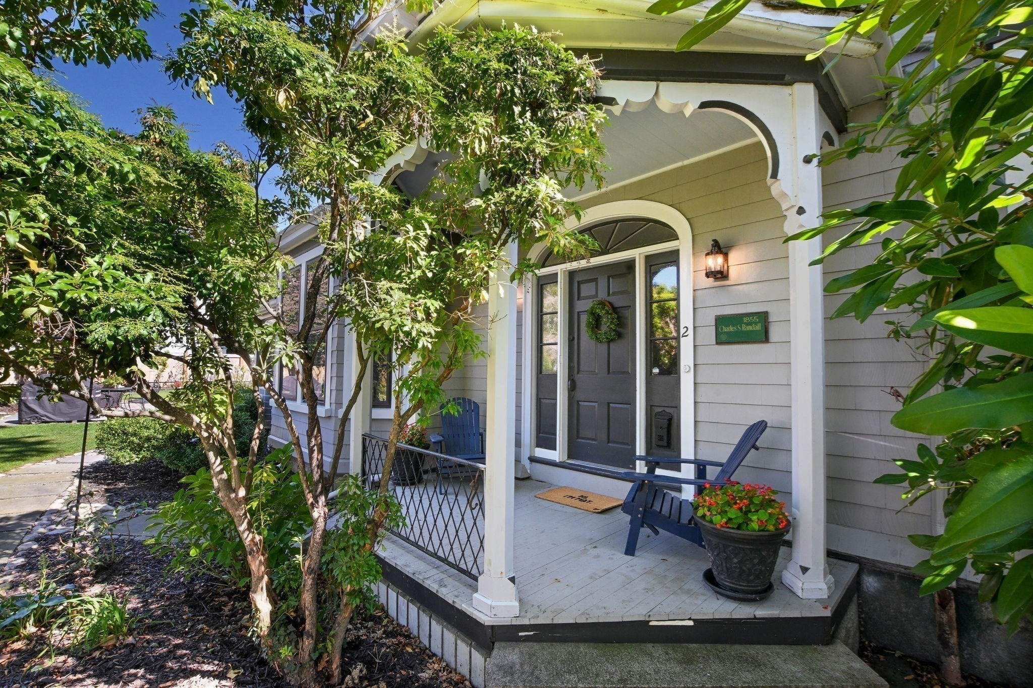 49 Hawthorn St Property Photo 2