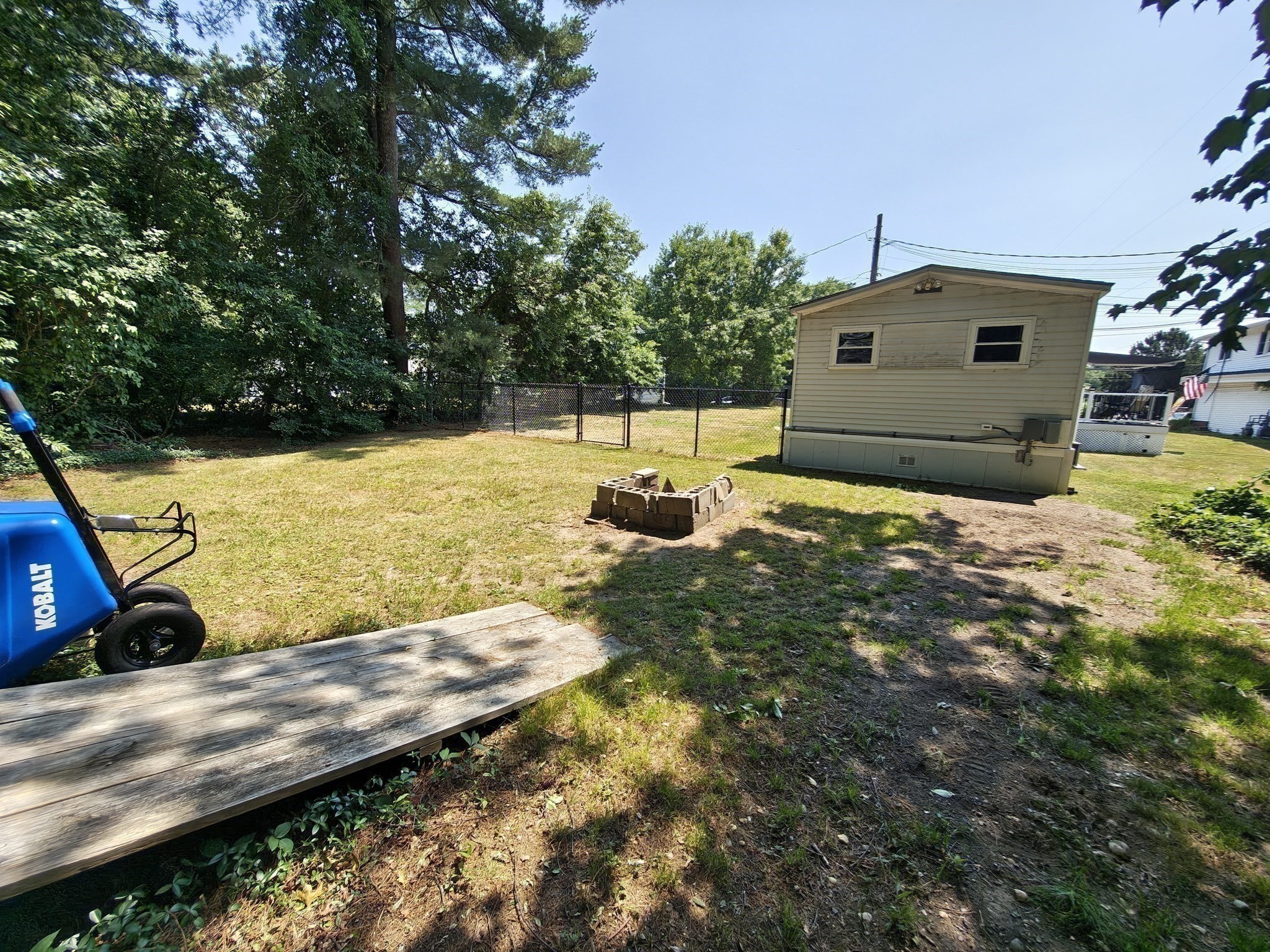 317 W Grove St Property Photo 5