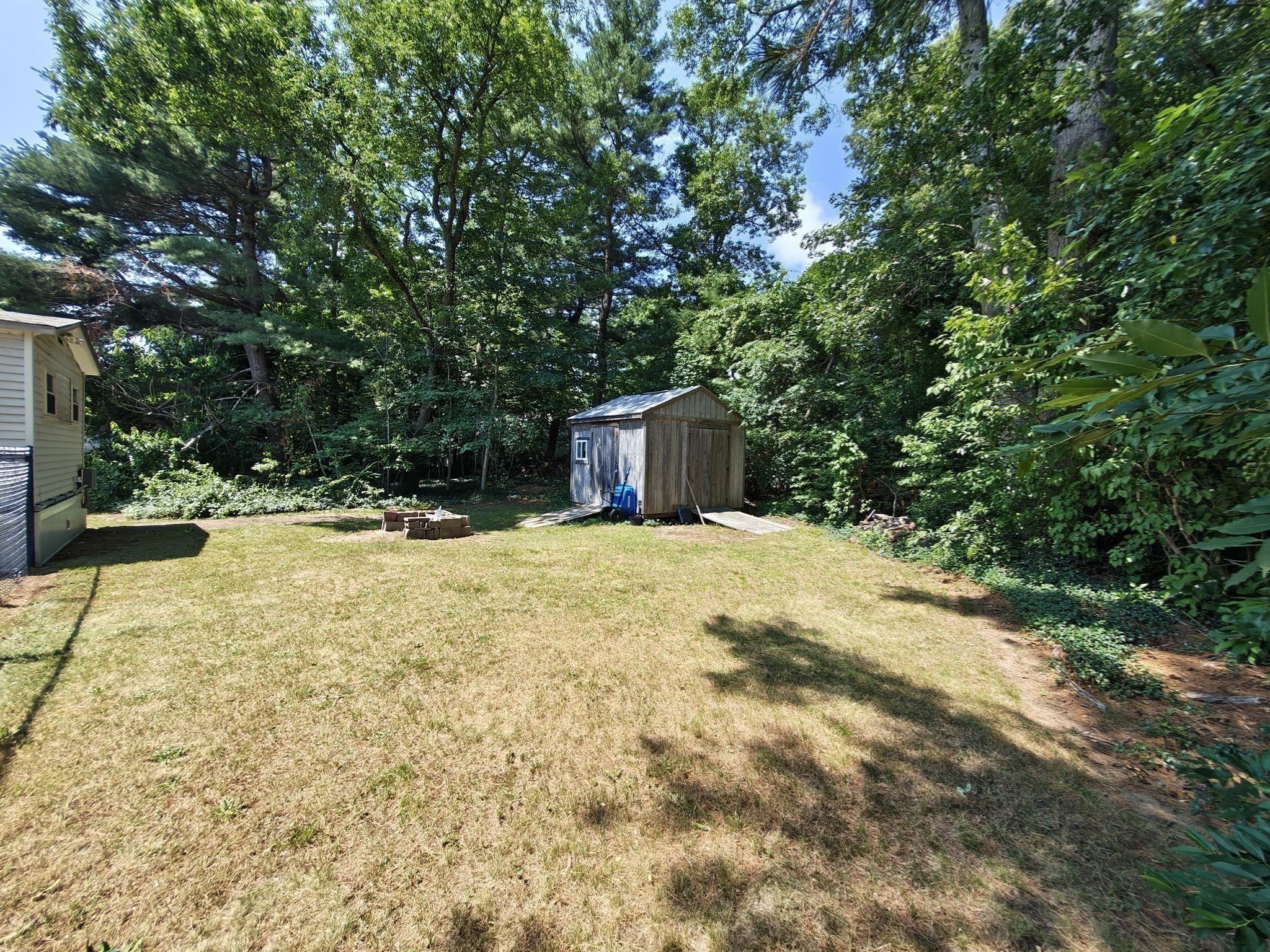 317 W Grove St Property Photo 6