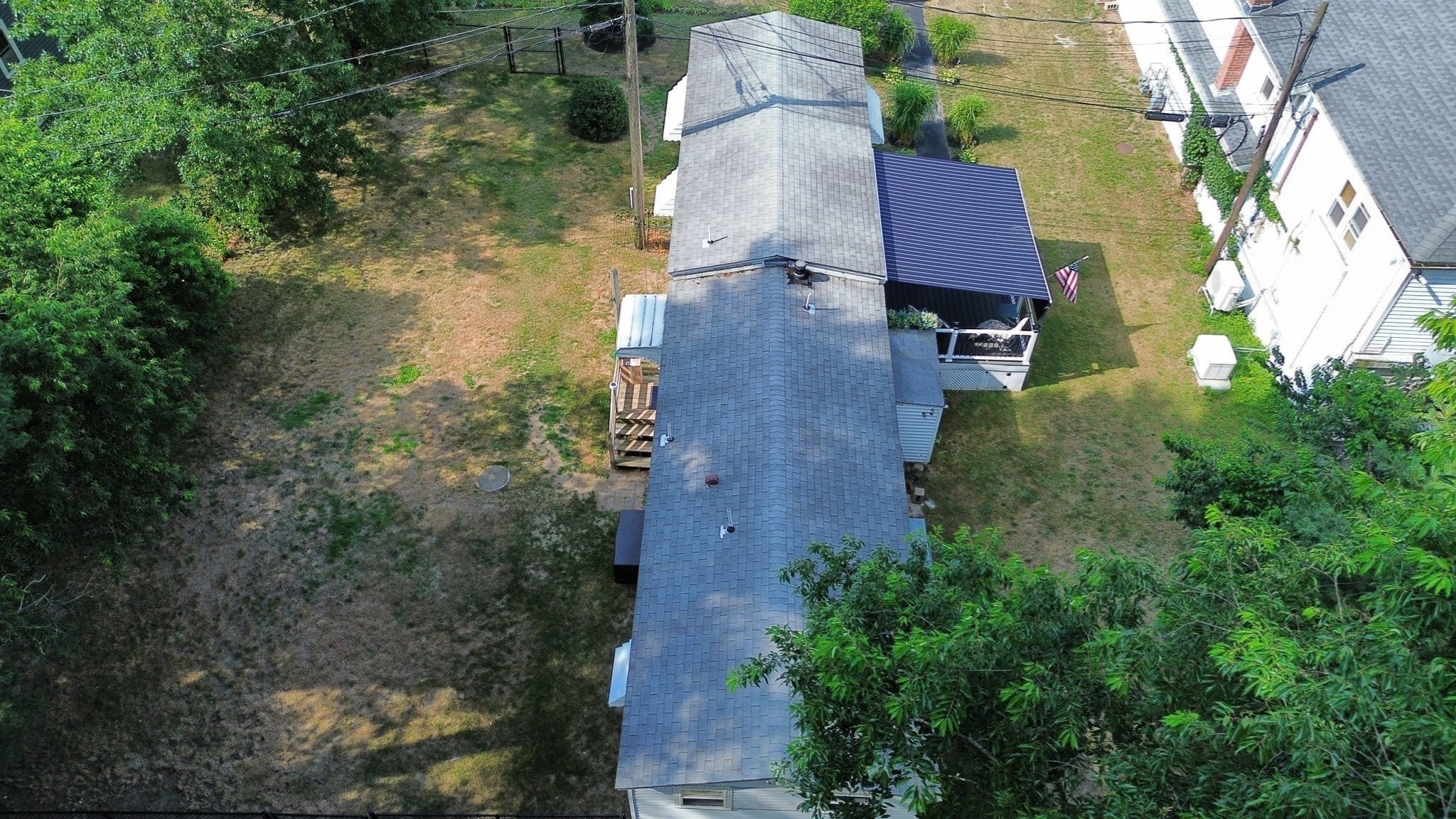 317 W Grove St Property Photo 9
