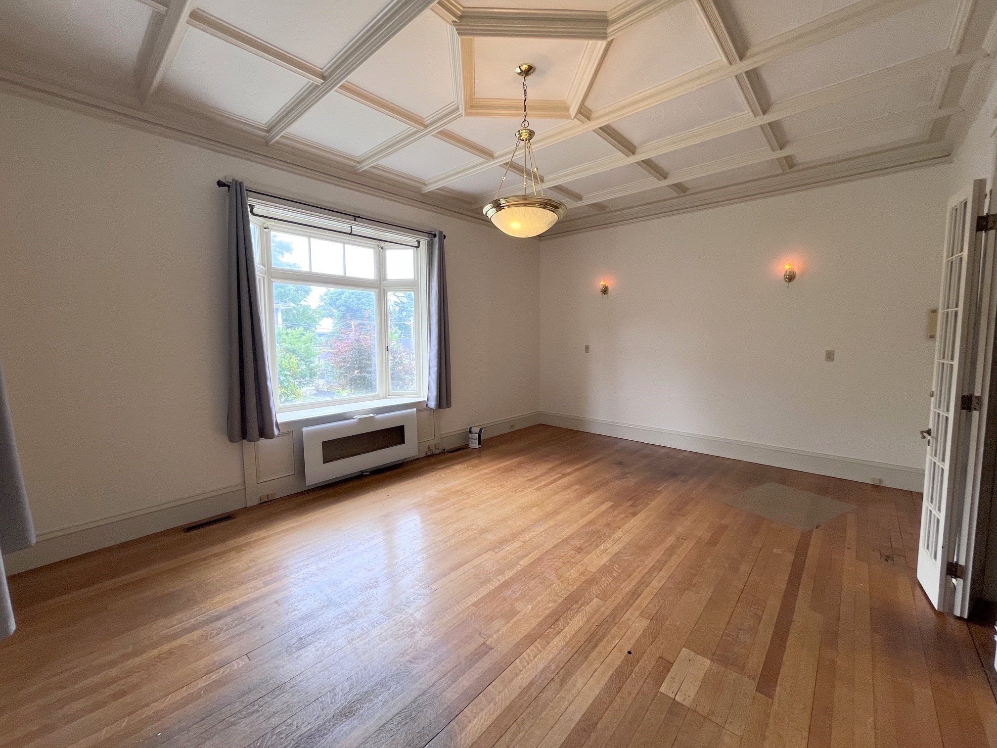150 Summer St Property Photo 4